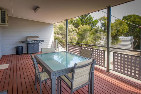 Desert Pea - Accommodation Gladstone 1