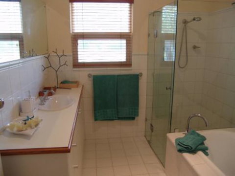 Baywater - Accommodation Gladstone 10