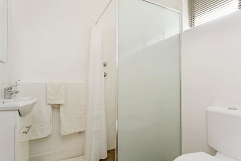 The Ocean Crest - Accommodation Gladstone 11