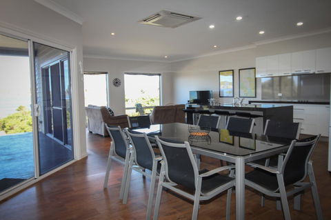 Waterfront On Osprey - Accommodation Gladstone 4