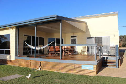 Waterfront On Osprey - Accommodation Gladstone 0