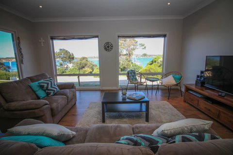 Waterfront On Osprey - Accommodation Gladstone 5