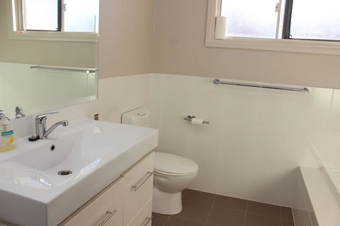 Waterfront On Osprey - Accommodation Gladstone 24