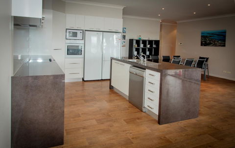 Waterfront On Osprey - Accommodation Gladstone 8