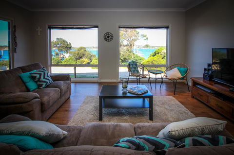 Waterfront On Osprey - Accommodation Gladstone 2