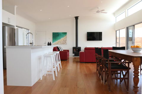 Middle River Beach House - East & West House - Accommodation Gladstone 21