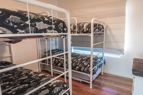 Middle River Beach House - East & West House - Accommodation Gladstone 14
