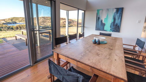 Middle River Beach House - East & West House - Accommodation Gladstone 8
