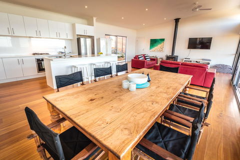 Middle River Beach House - East & West House - Accommodation Gladstone 3