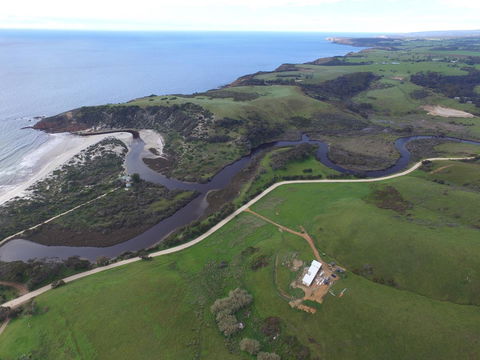 Middle River Beach House - East & West House - Accommodation Gladstone 4