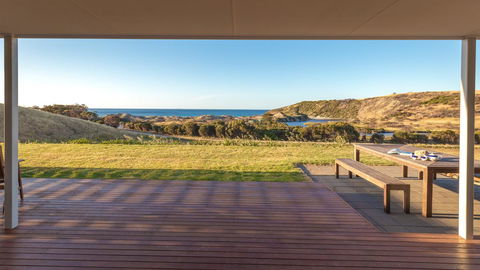 Middle River Beach House - East & West House - Accommodation Gladstone 17
