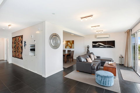 Esplanade Escape - Accommodation Gladstone 26