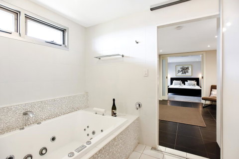 Esplanade Escape - Accommodation Gladstone 23