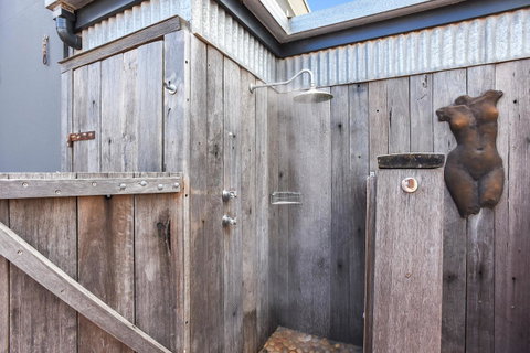 Esplanade Escape - Accommodation Gladstone 8