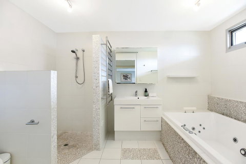 Esplanade Escape - Accommodation Gladstone 22