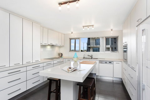 Esplanade Escape - Accommodation Gladstone 36