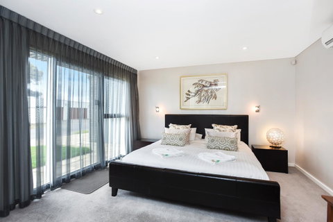 Esplanade Escape - Accommodation Gladstone 25