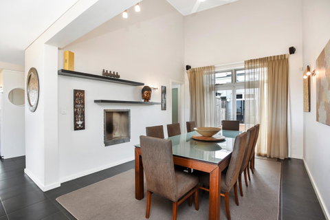 Esplanade Escape - Accommodation Gladstone 21