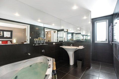 Esplanade Escape - Accommodation Gladstone 7
