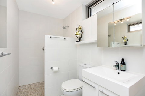 Esplanade Escape - Accommodation Gladstone 5
