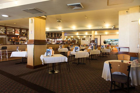 Grand Tasman Hotel - Accommodation Gladstone 1