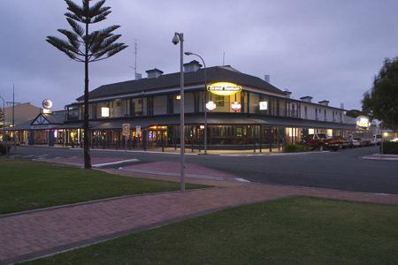 Grand Tasman Hotel - Accommodation Gladstone 16
