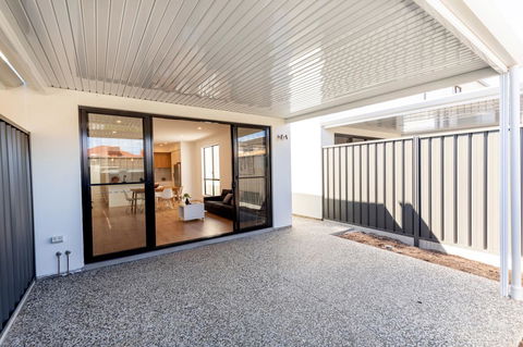 Brand New Affordable Luxury 3 Bedroom 3 Bathrooms House Close To Adelaide City, Chinatown, Beach, Adelaide Airport - Accommodation Gladstone 3