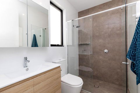 Brand New Affordable Luxury 3 Bedroom 3 Bathrooms House Close To Adelaide City, Chinatown, Beach, Adelaide Airport - Accommodation Gladstone 10