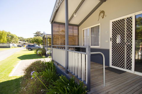 Lakeside Tourist Park - Accommodation Gladstone 11