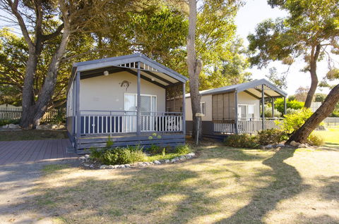 Lakeside Tourist Park - Accommodation Gladstone 2