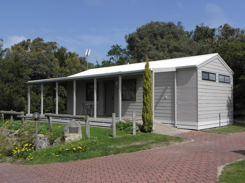Lakeside Tourist Park - Accommodation Gladstone 1