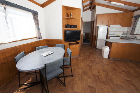 Lakeside Tourist Park - Accommodation Gladstone 7