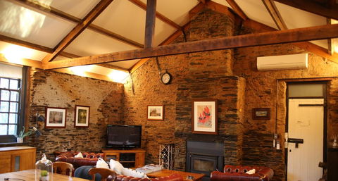 William Hunt's Retreat - Cypress Studio - Accommodation Gladstone 18