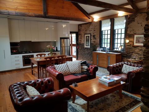 William Hunt's Retreat - Cypress Studio - Accommodation Gladstone 1
