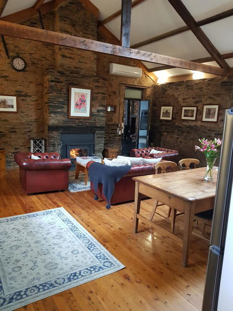 William Hunt's Retreat - Cypress Studio - Accommodation Gladstone 9