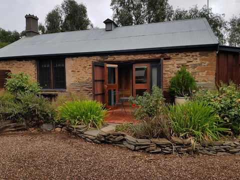 William Hunt's Retreat - Cypress Studio - Accommodation Gladstone 10