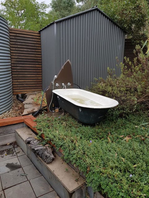 William Hunt's Retreat - Cypress Studio - Accommodation Gladstone 5