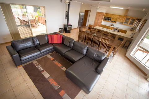 Limestone Ridge - Accommodation Gladstone 3