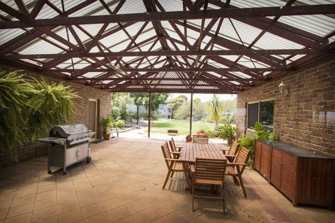 Limestone Ridge - Accommodation Gladstone 1
