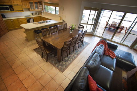 Limestone Ridge - Accommodation Gladstone 5