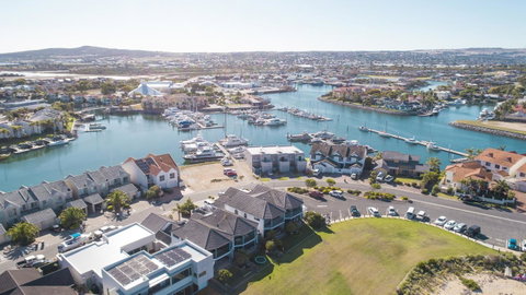 Mariners Cay Apartment - Accommodation Gladstone 1