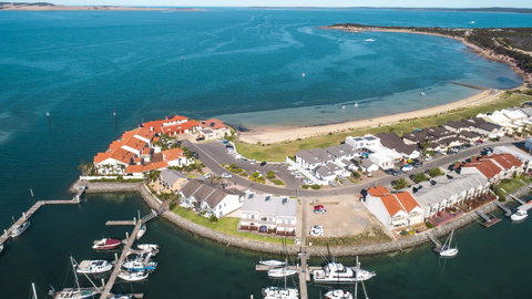 Mariners Cay Apartment - Accommodation Gladstone 0