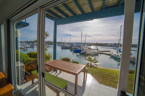 Marina Reflections - Accommodation Gladstone 7