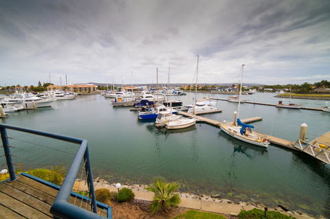 Marina Reflections - Accommodation Gladstone 9