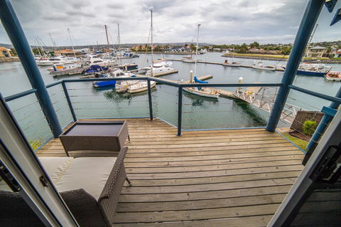 Marina Reflections - Accommodation Gladstone 11