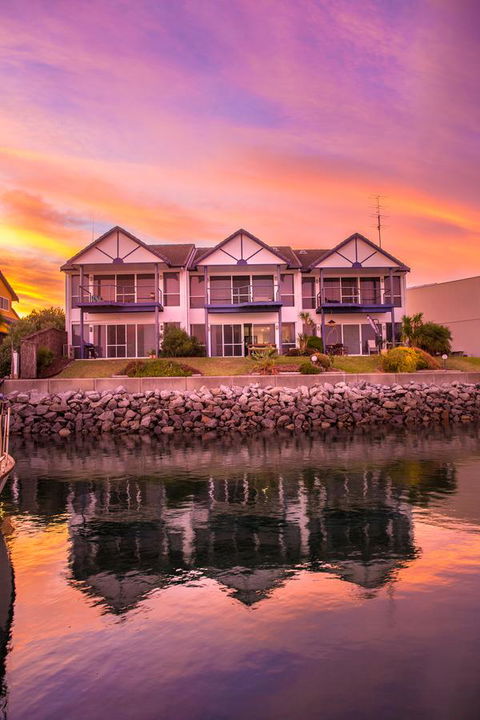 Marina Reflections - Accommodation Gladstone 10