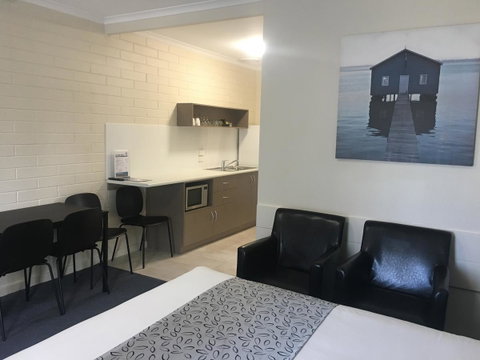 Victor Harbor City Inn - Accommodation Gladstone 12