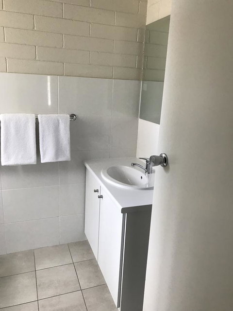 Victor Harbor City Inn - Accommodation Gladstone 2