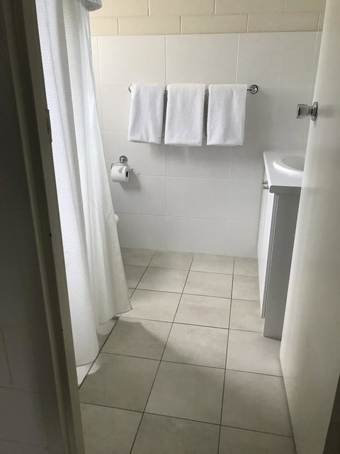 Victor Harbor City Inn - Accommodation Gladstone 1