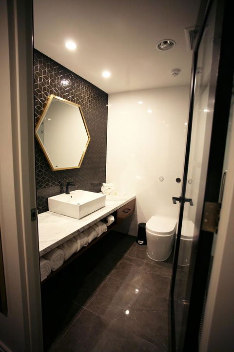 Ellen Hotel - Accommodation Gladstone 18